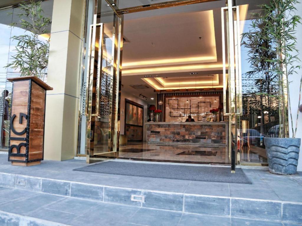 Big Hotel Suites Mandaue City Exterior photo